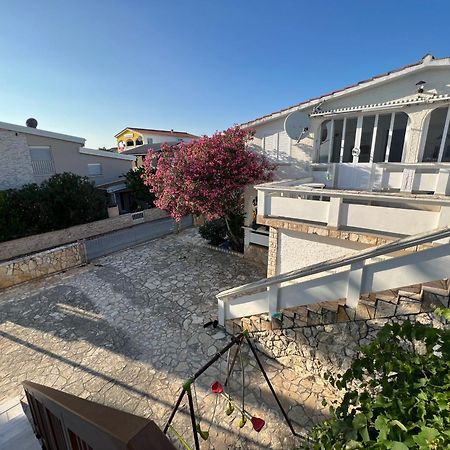 Emko Apartmens Vir Appartement Buitenkant foto