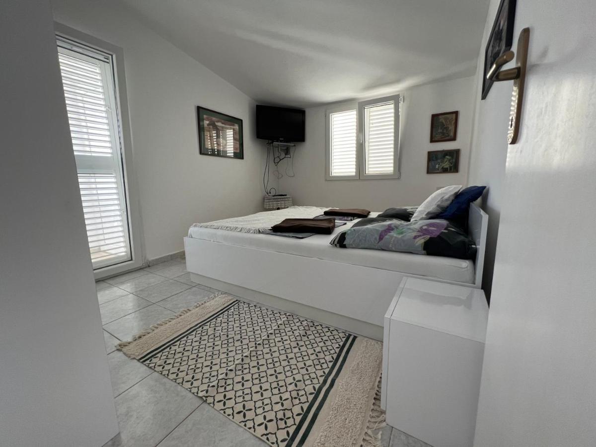 Emko Apartmens Vir Appartement Buitenkant foto